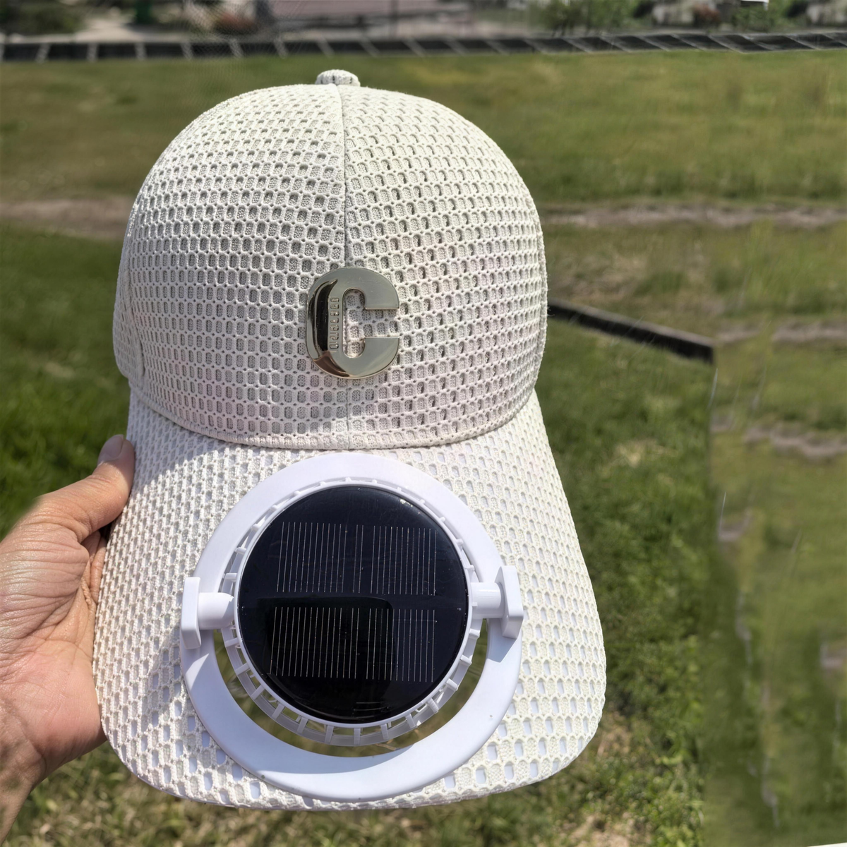 Nová solární čepice s ventilátorem 2026 – udrží vás v chladu po celý den!